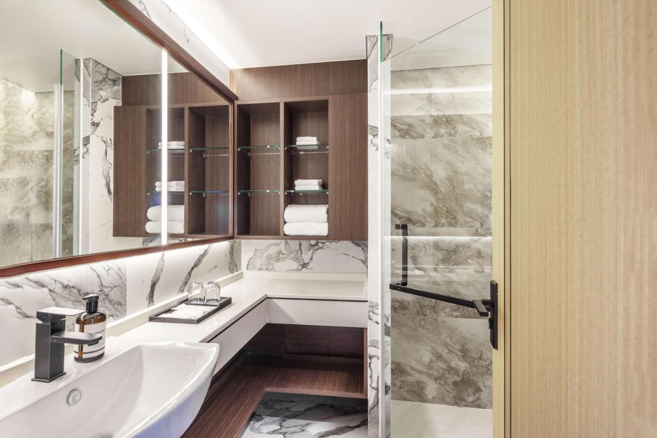 Best Western Click Sathorn 11 Bangkok Bagian luar foto