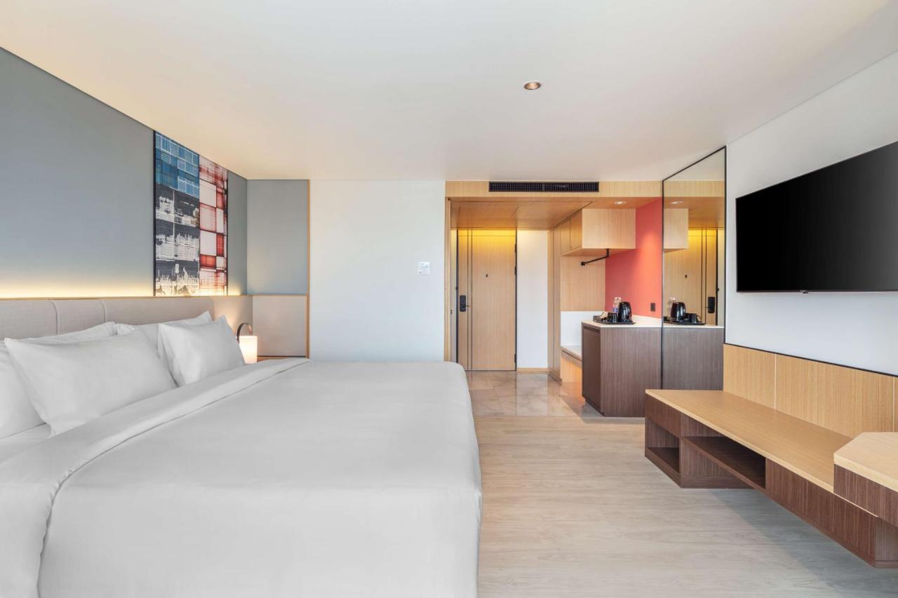 Best Western Click Sathorn 11 Bangkok Bagian luar foto