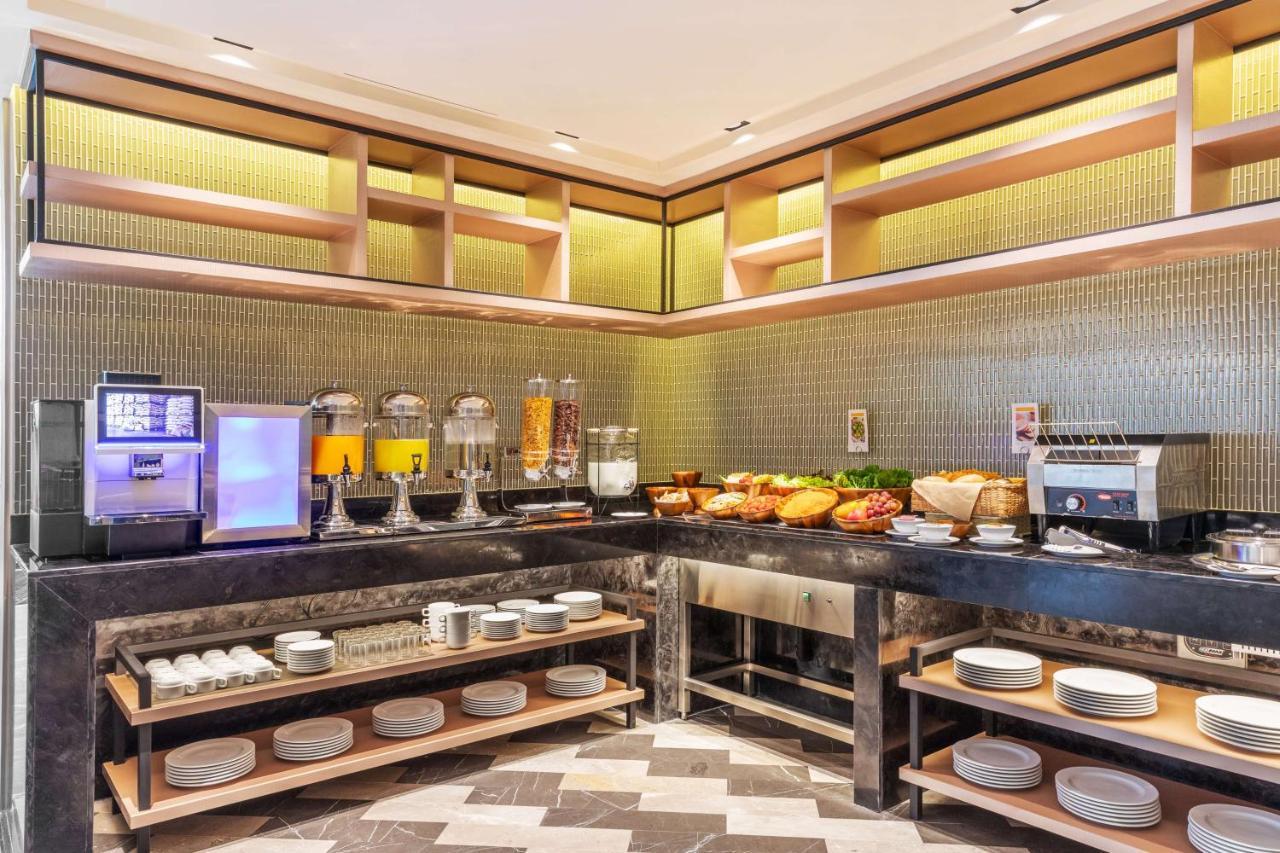 Best Western Click Sathorn 11 Bangkok Bagian luar foto