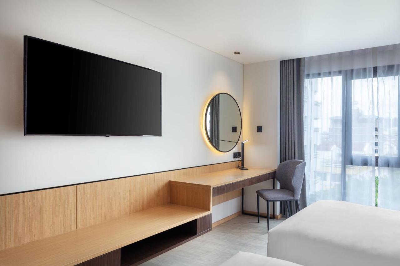 Best Western Click Sathorn 11 Bangkok Bagian luar foto