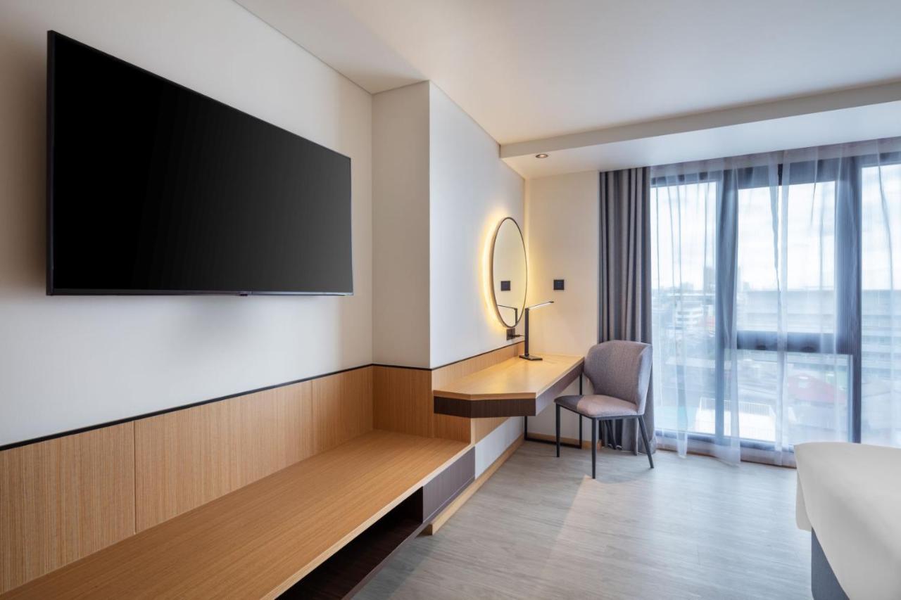 Best Western Click Sathorn 11 Bangkok Bagian luar foto