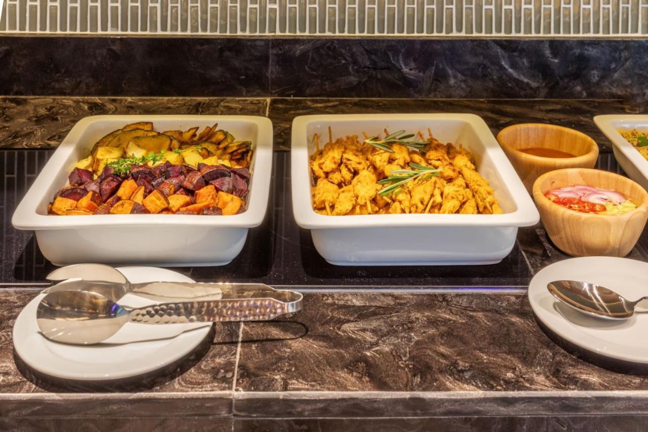 Best Western Click Sathorn 11 Bangkok Bagian luar foto