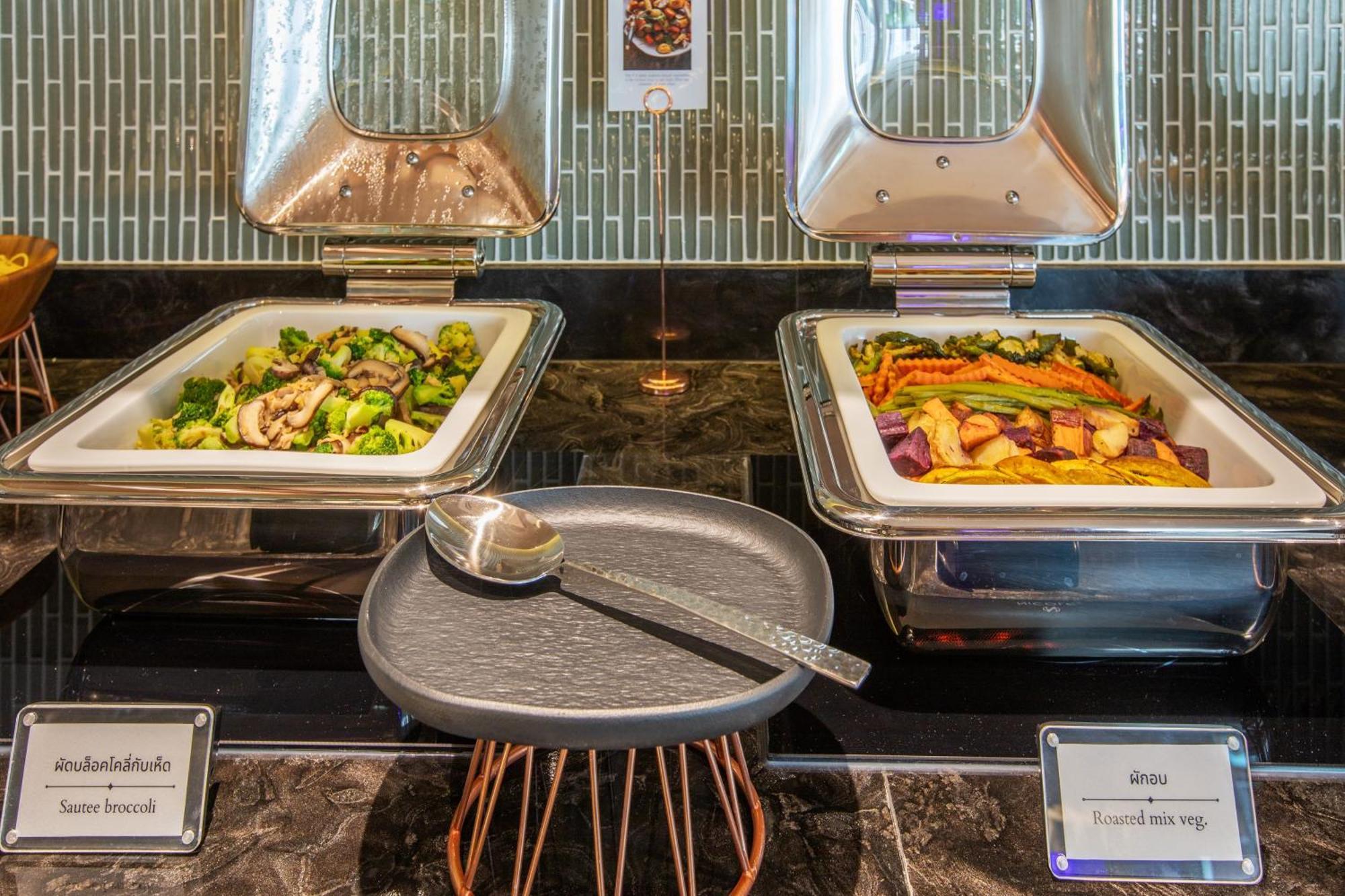 Best Western Click Sathorn 11 Bangkok Bagian luar foto